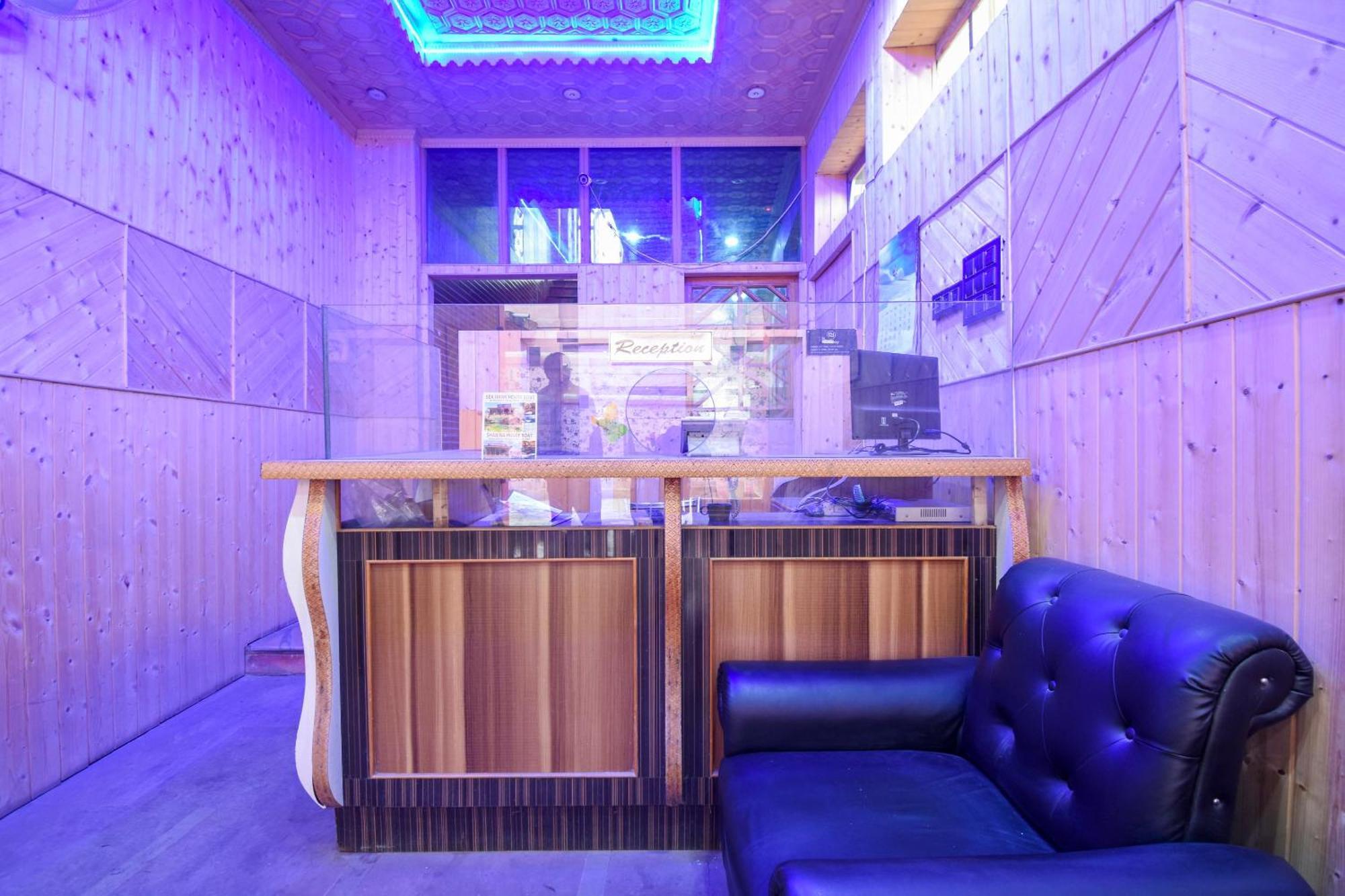 Oyo Hotel New Divine Kashmir Durgjan Exteriér fotografie