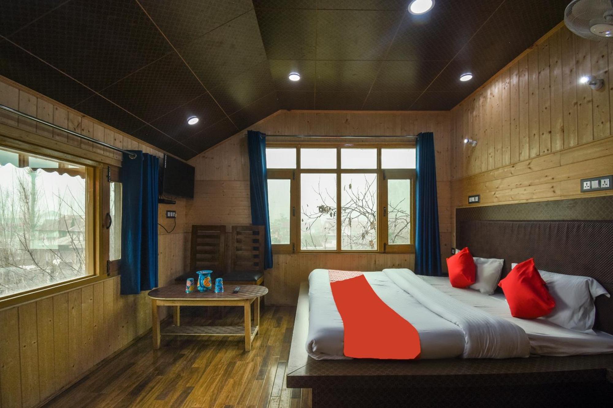 Oyo Hotel New Divine Kashmir Durgjan Exteriér fotografie