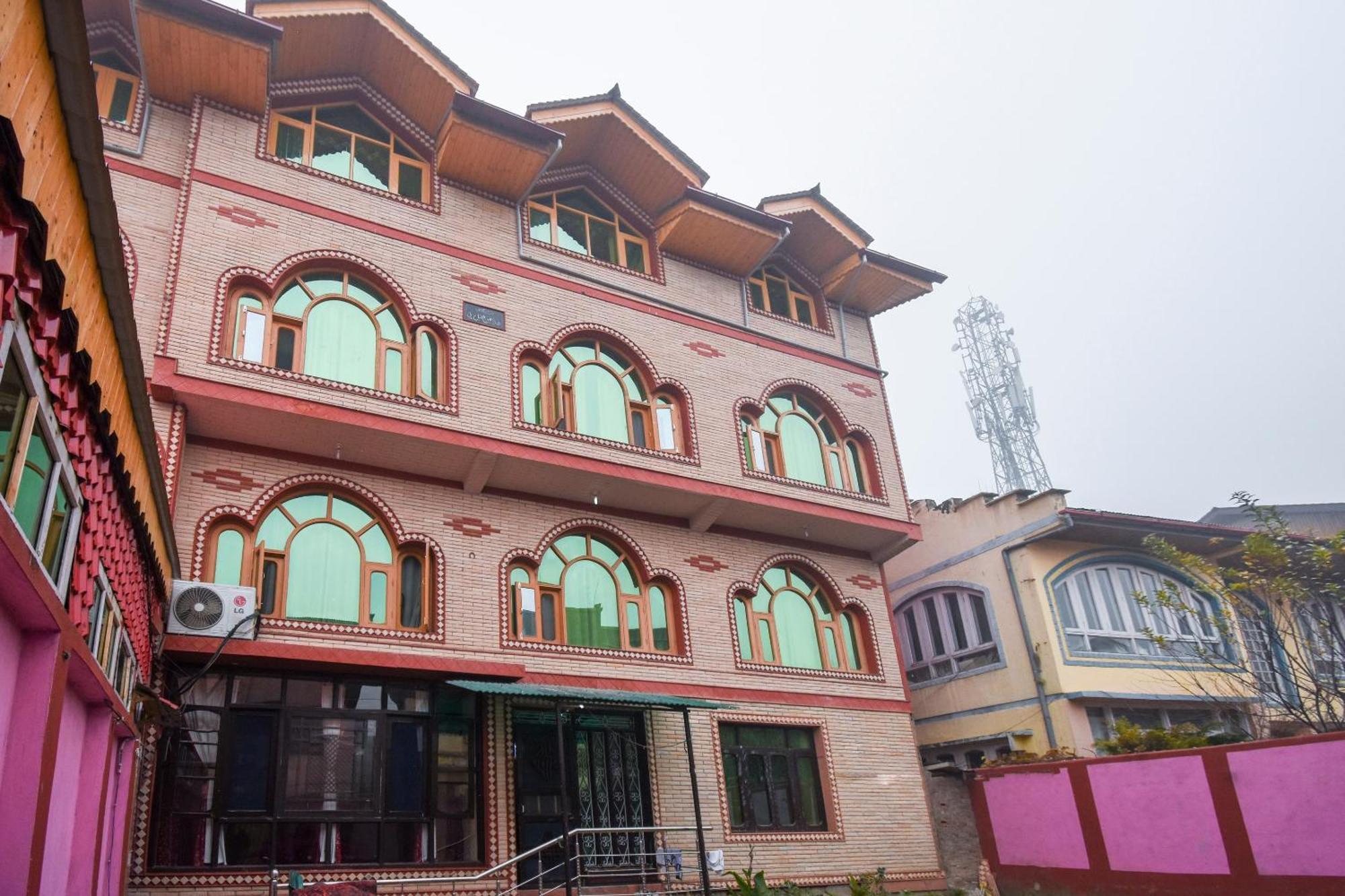 Oyo Hotel New Divine Kashmir Durgjan Exteriér fotografie
